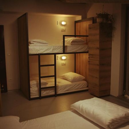 Garage Hostel Nova Gorica Ngoại thất bức ảnh