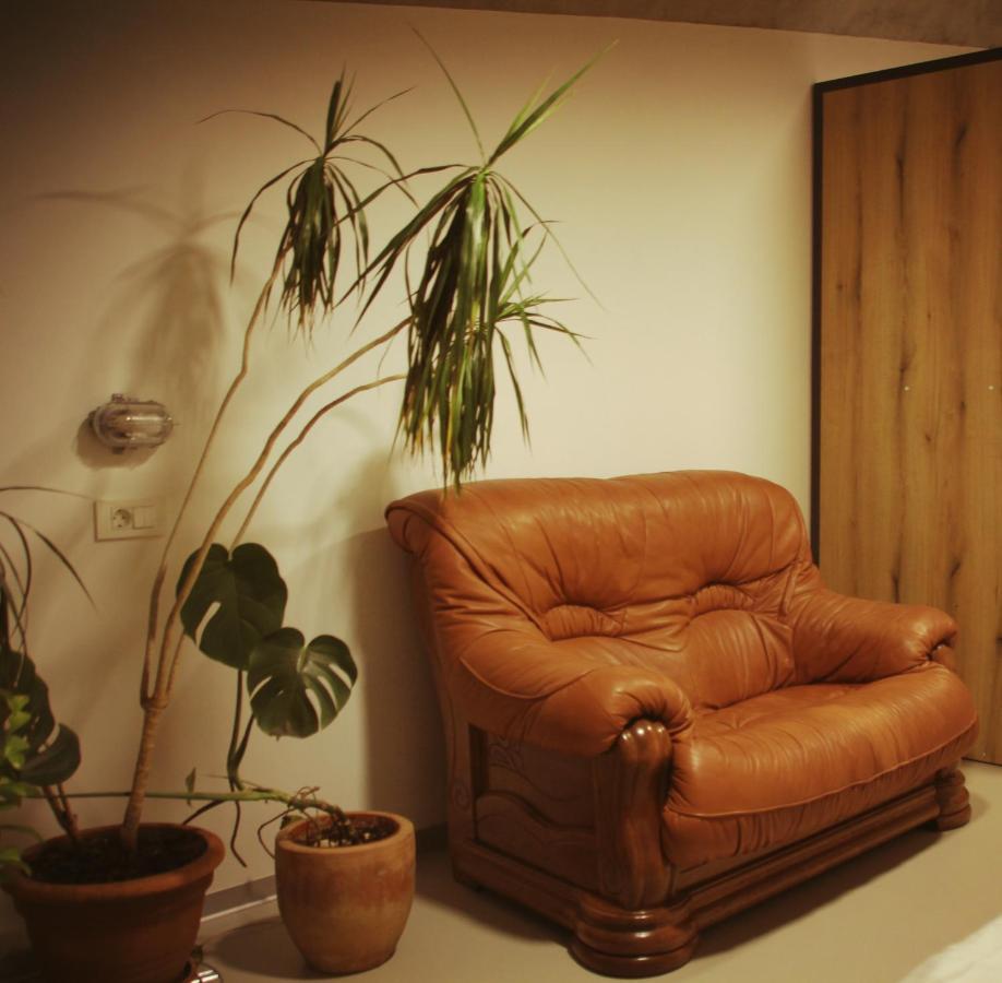 Garage Hostel Nova Gorica Ngoại thất bức ảnh