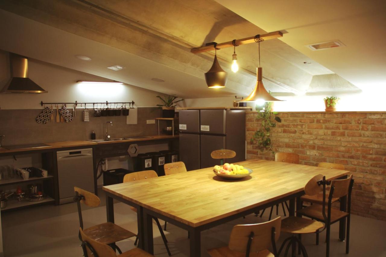 Garage Hostel Nova Gorica Ngoại thất bức ảnh