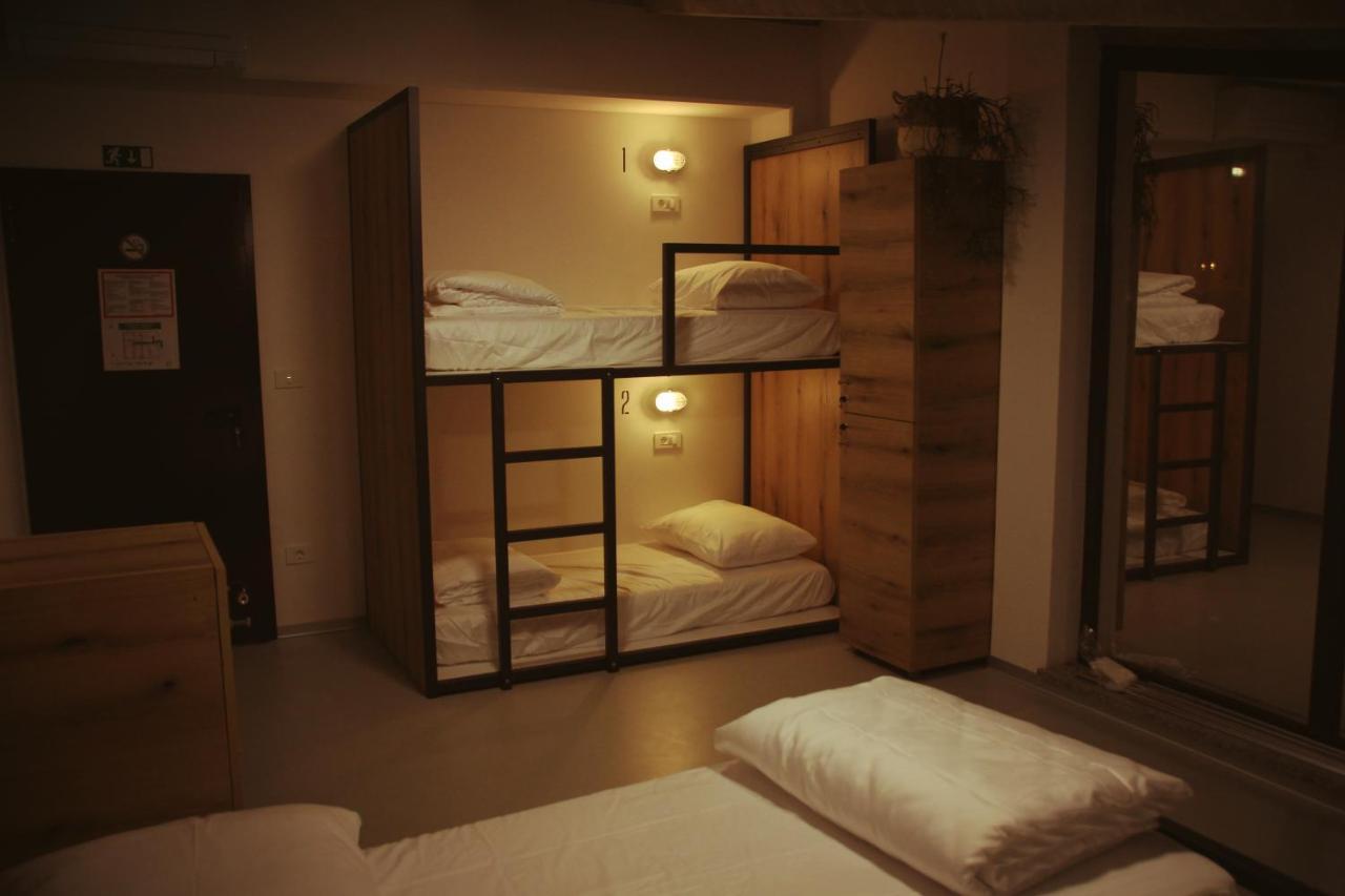 Garage Hostel Nova Gorica Ngoại thất bức ảnh