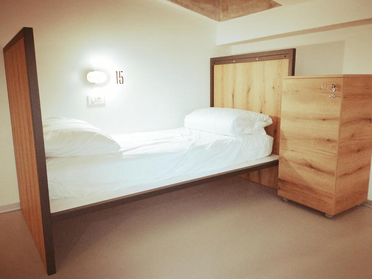 Garage Hostel Nova Gorica Ngoại thất bức ảnh