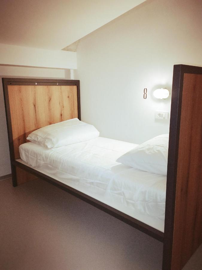 Garage Hostel Nova Gorica Ngoại thất bức ảnh