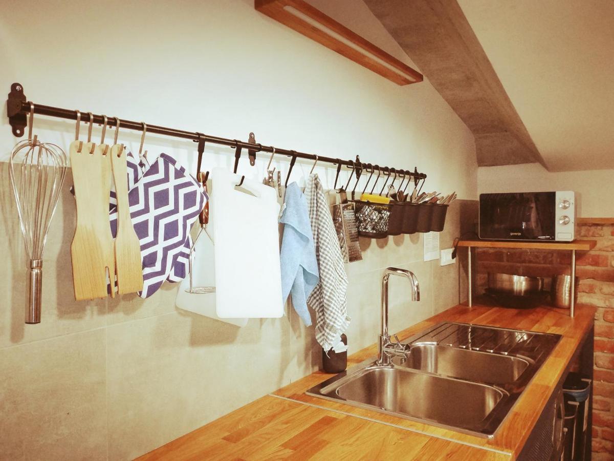 Garage Hostel Nova Gorica Ngoại thất bức ảnh