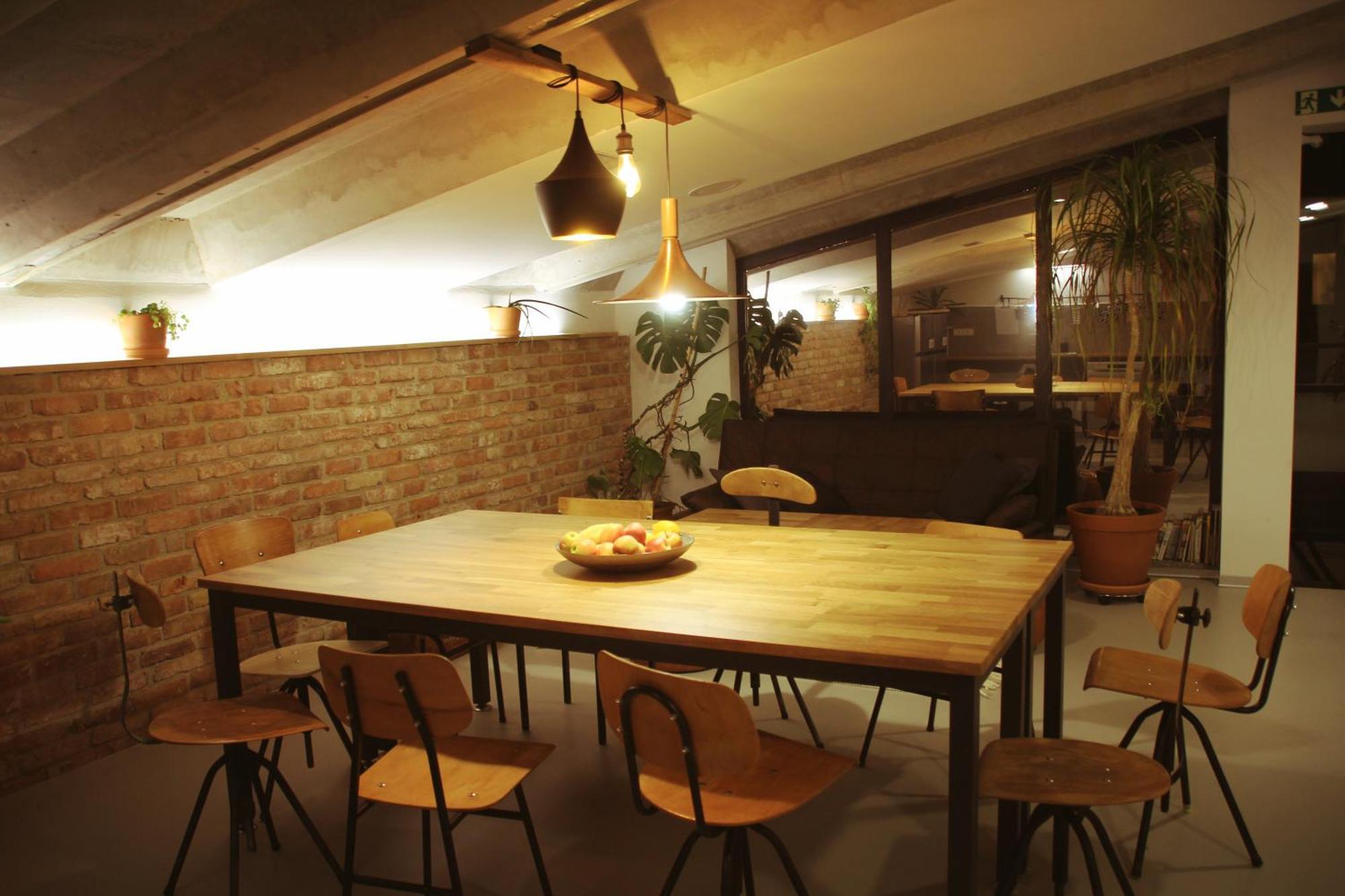 Garage Hostel Nova Gorica Ngoại thất bức ảnh