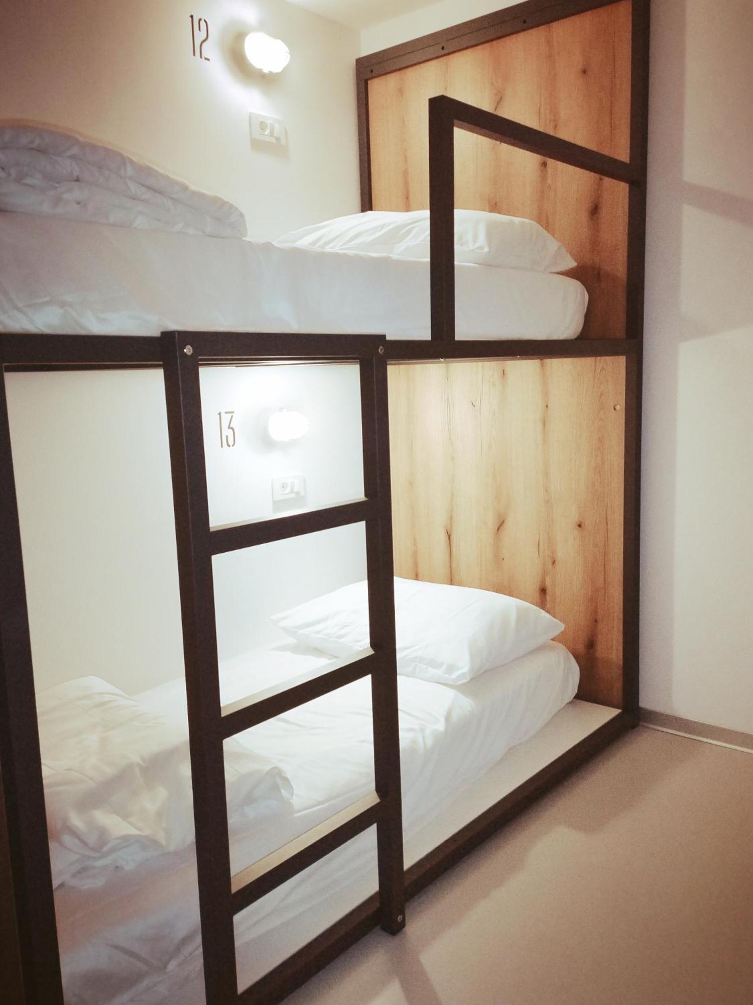 Garage Hostel Nova Gorica Ngoại thất bức ảnh